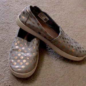Tom’s Grey with Rose Gold Polka Dots Loafers